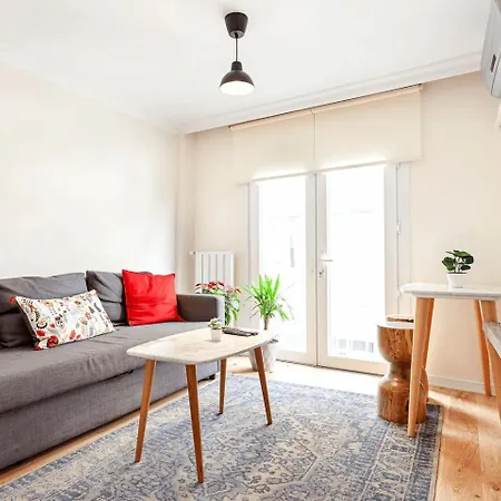 Апартаменты Cozy 2-bedroom *